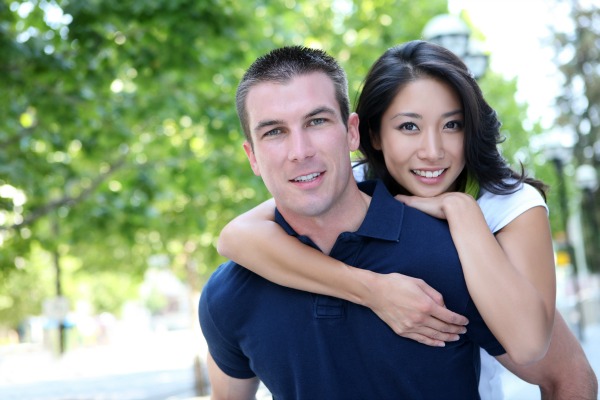 White-man-Chinese-woman-600x400